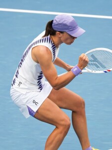 MELBOURNE, AUSTRALIA - JANUARY 19: Iga Swiatek of Poland in action against Yue Yuan of China in the first round on Day 2 of the 2026 Australian Open at Melbourne Park on January 19, 2026 in Melbourne, Australia (Photo by Robert Prange/Getty Images)